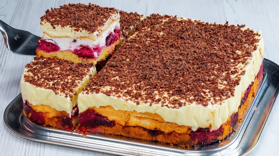 SVE DOMAĆICE SU POLUDELE ZA OVIM RECEPTOM: Osvežavajući kolač sa višnjama koji se lako pravi – morate da probate