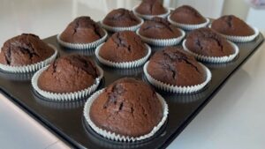 Puf-Puf-Kakaolu-Cup-Cake-Tarifi-1024x576-1