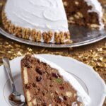 KASATO TORTA – bez pečenja, veoma ukusna 🎉🍫Brz i jednostavan desert sa keksom, orasima i žele bombonama, savršen za praznične trenutke! 😍